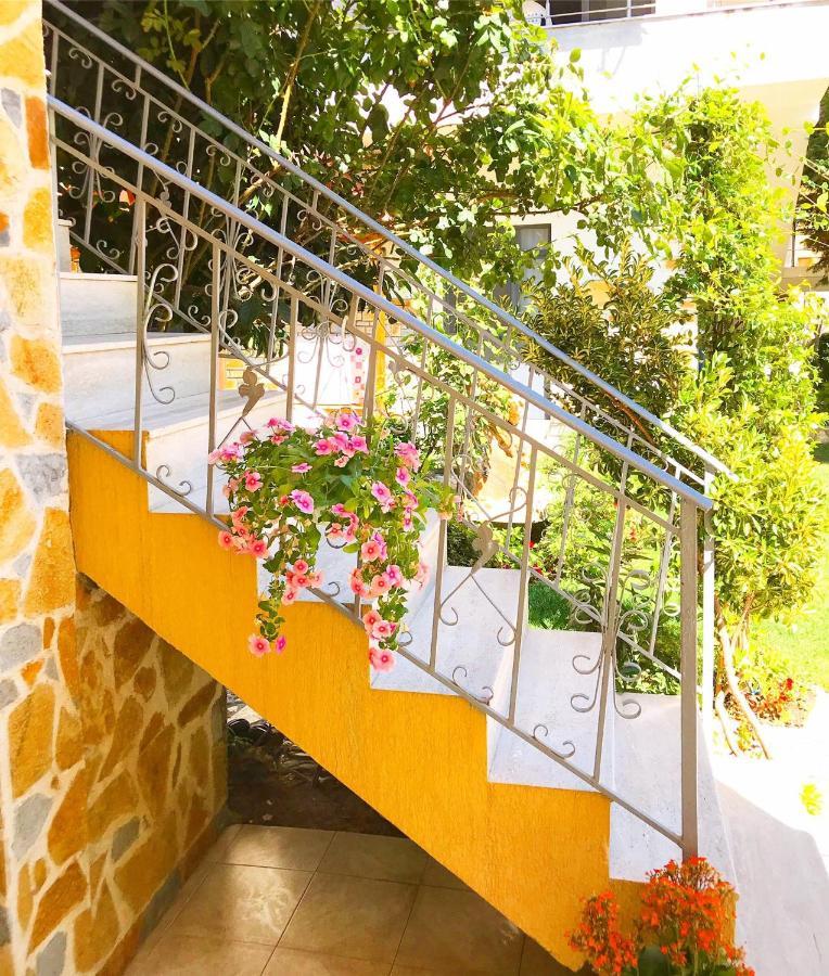 Vila Aliaj Luxury Apartment With 2 Rooms With Private Wonderful Terrace Durrës 外观 照片