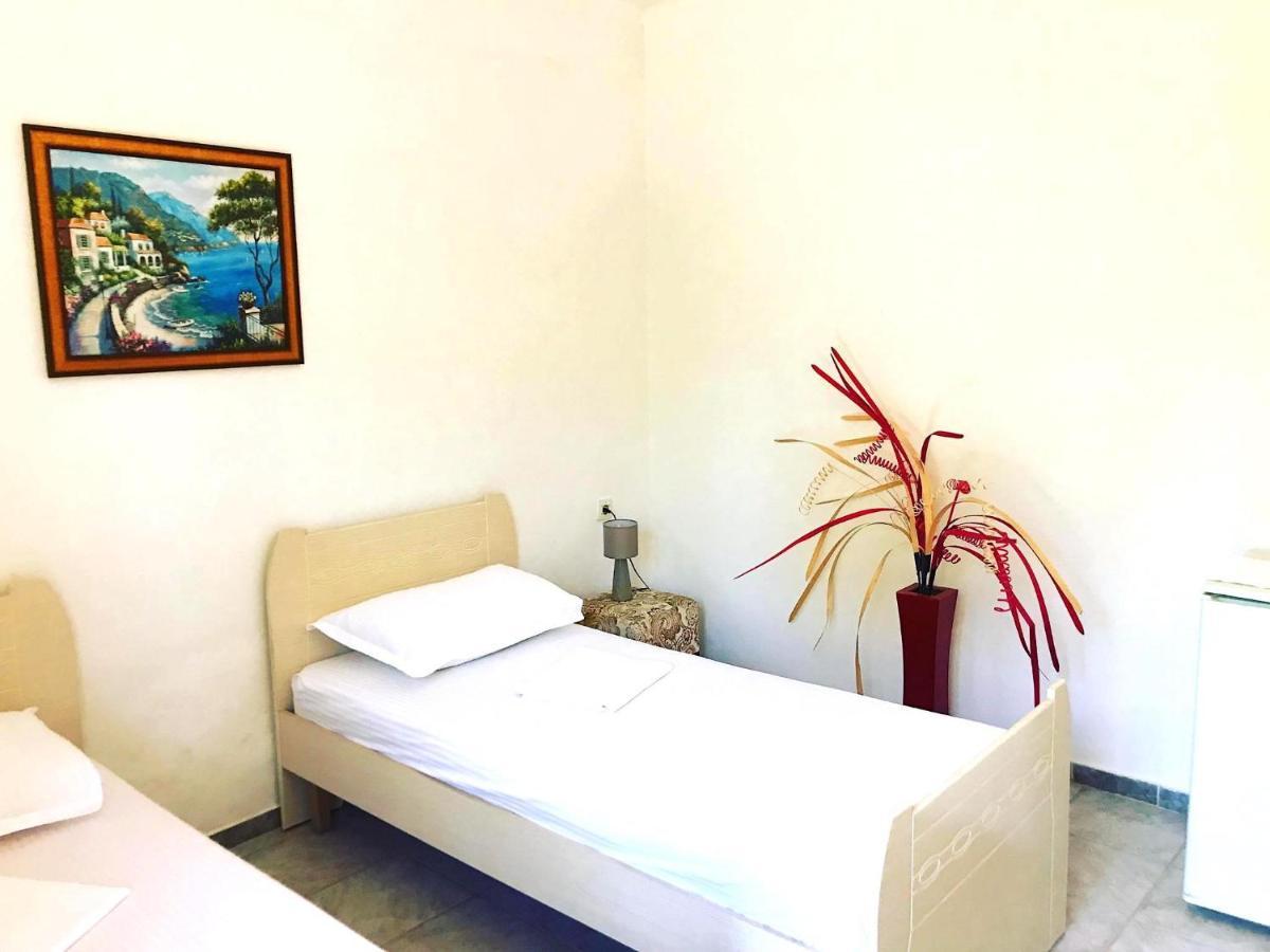 Vila Aliaj Luxury Apartment With 2 Rooms With Private Wonderful Terrace Durrës 外观 照片